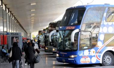 El Gobierno desregula el transporte de micros de media y larga distancia: los cambios