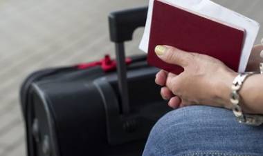 Vacaciones de verano en el exterior: cuánto cuesta la asistencia al viajero y cómo acceder gratis