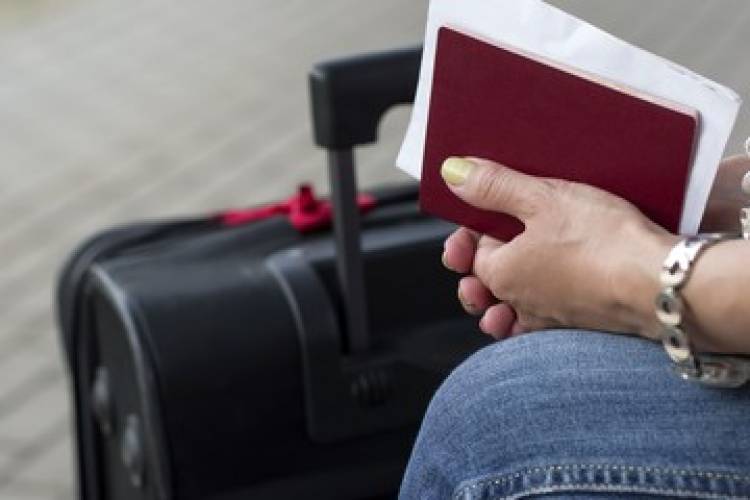 Vacaciones de verano en el exterior: cuánto cuesta la asistencia al viajero y cómo acceder gratis
